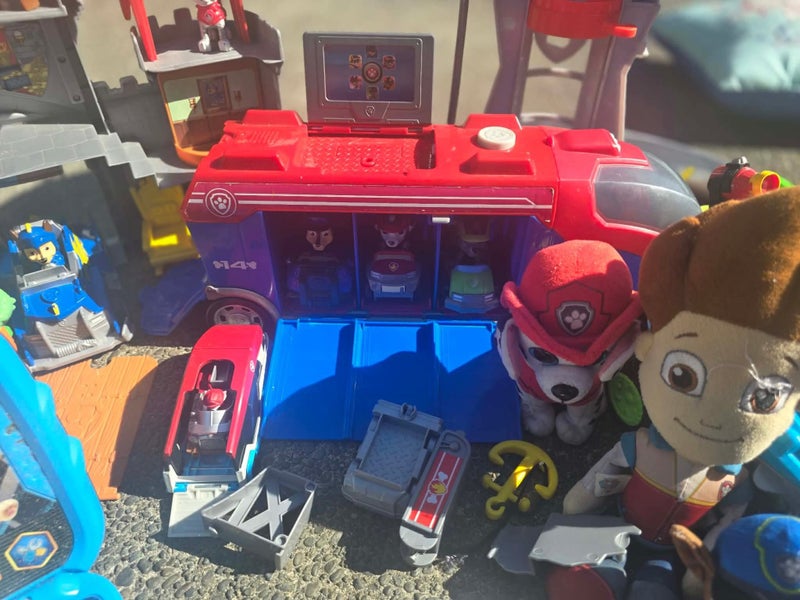 ?? PAW Patrol Mega Toy Bundle – 50+ Items – Lookout Tower Vehicles & Figures?? Carousel 2
