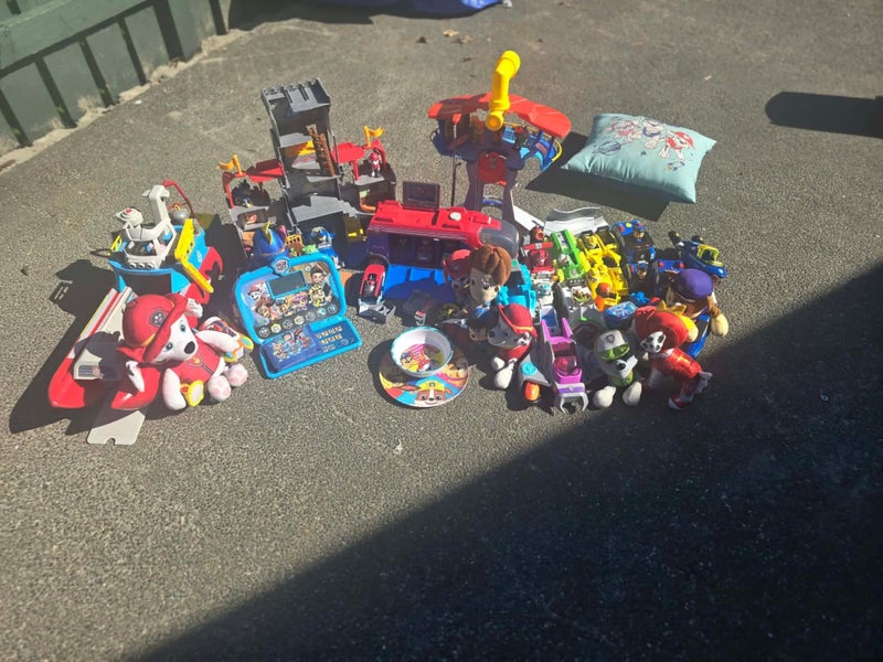 ?? PAW Patrol Mega Toy Bundle – 50+ Items – Lookout Tower Vehicles & Figures?? Carousel 4