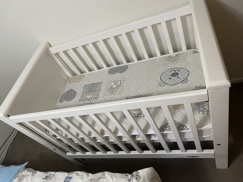 Touchwood 4-in-1 Kid bed, with mattress Carousel 1