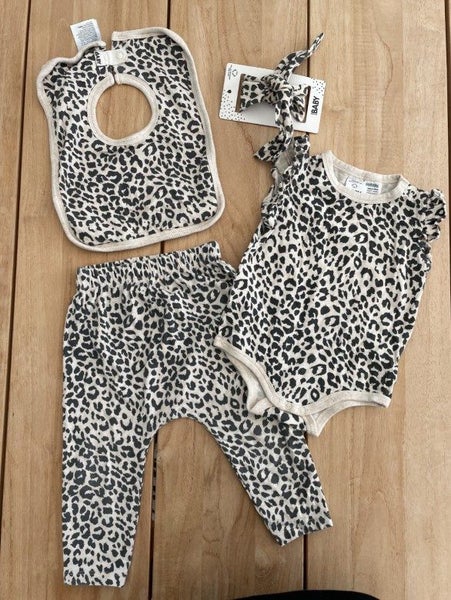 Cotton on kids animal print set 12-18 months Carousel 1