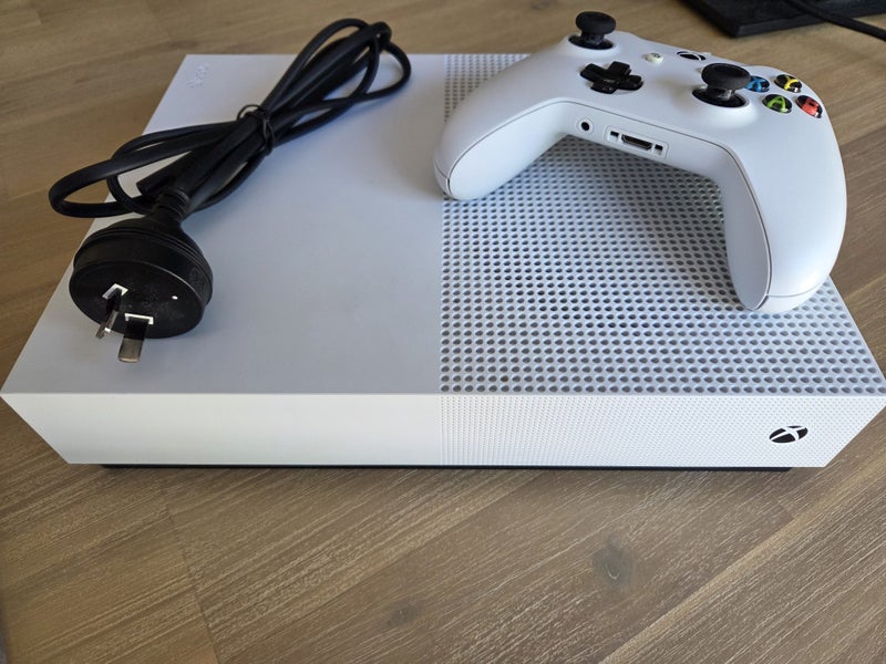 Xbox One S - all digital edition 1TB SSD Carousel 1