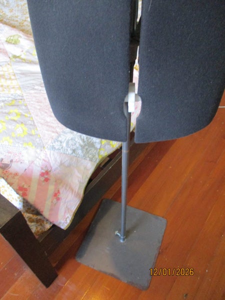 The Puuuurfect Adjustable Mannequin Carousel 3