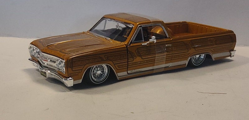 Maisto. Design 1:25 scale. 1965 CHEVROLET EL CAMINO Carousel 2