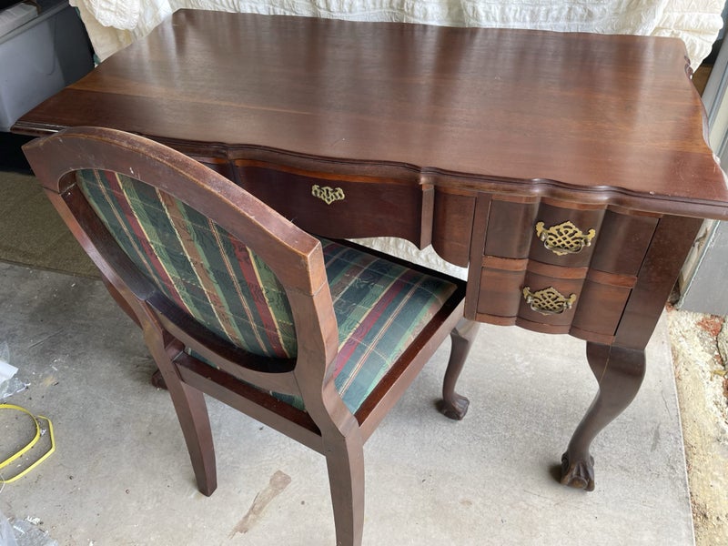 Desk & chair Carousel 2