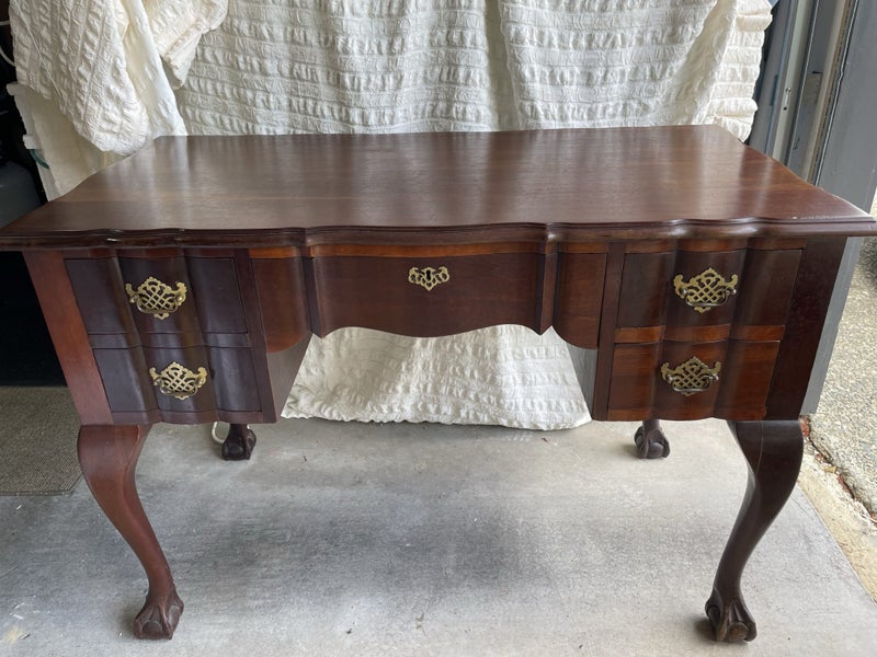 Desk & chair Carousel 1