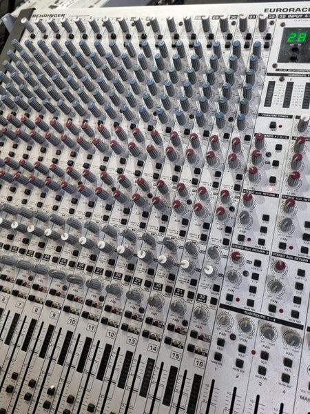 Behringer MX 3242X eurorack mixer Carousel 2