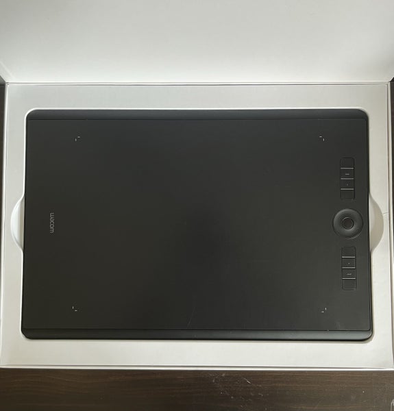 Wacom Graphics Tablet - Intuos Pro (L) Carousel 1
