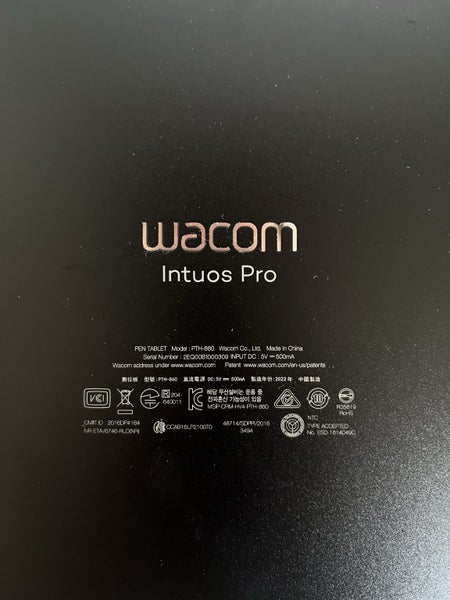 Wacom Graphics Tablet - Intuos Pro (L) Carousel 8