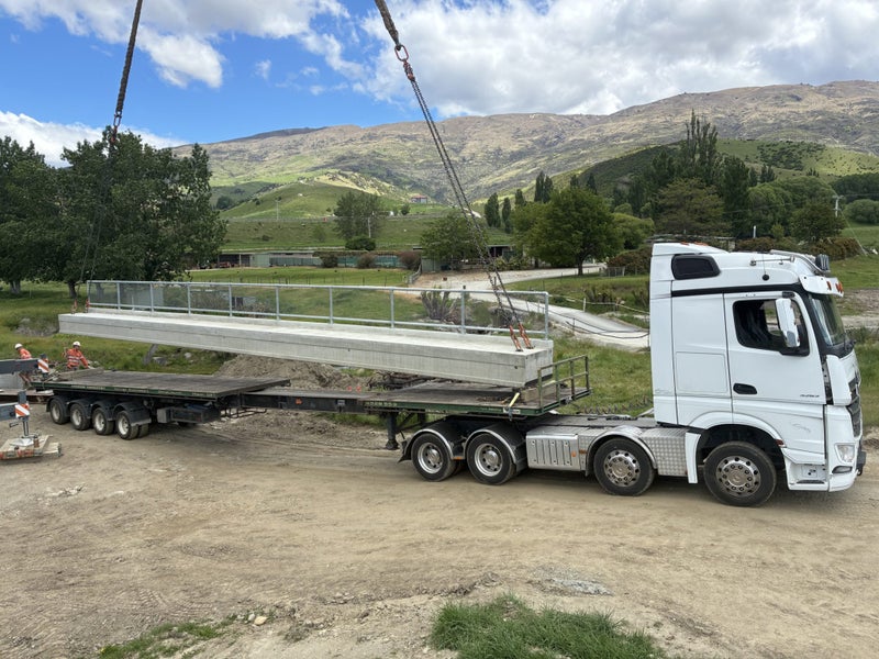 Crane & Carry Transport Carousel 7