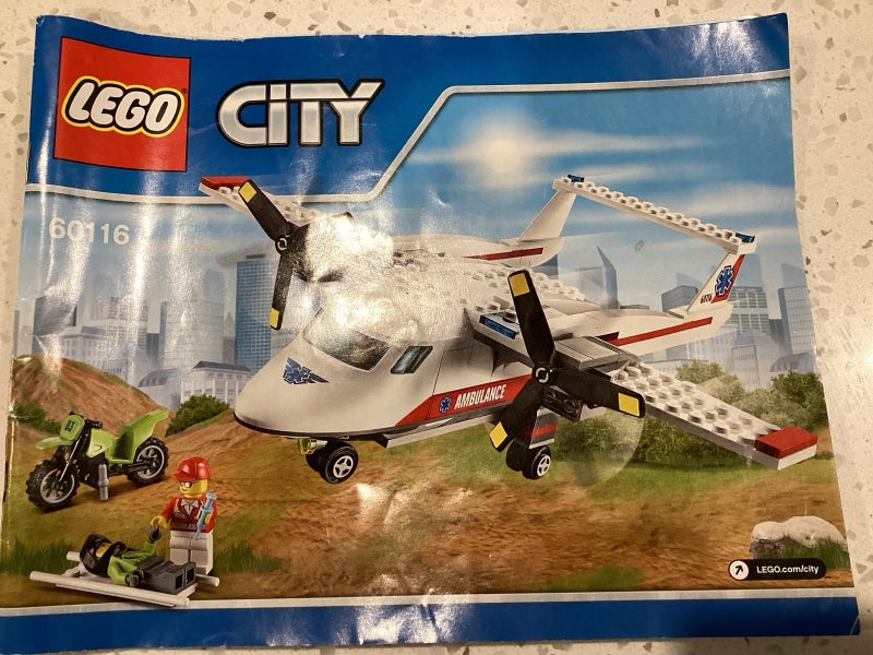 Lego 60116 City: Hospital: Ambulance Plane Carousel 4