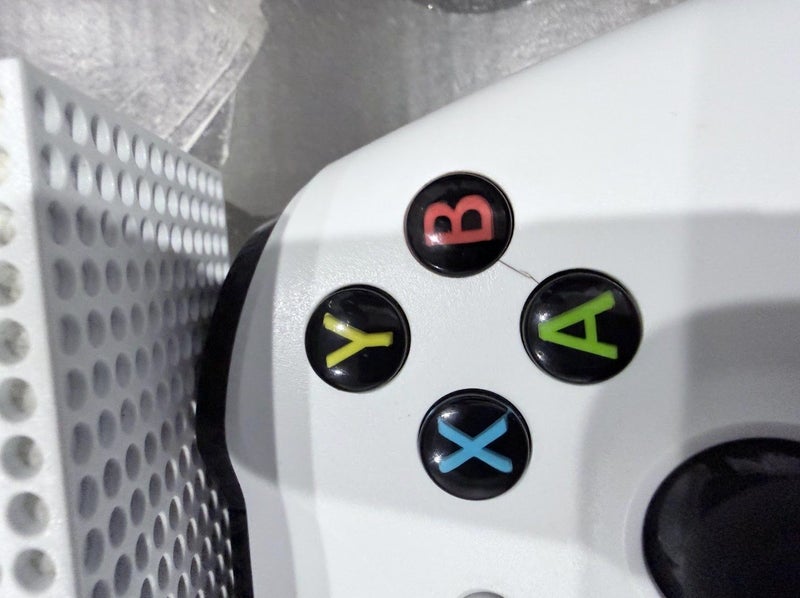 Xbox One S -500GB + 1 controller Carousel 2