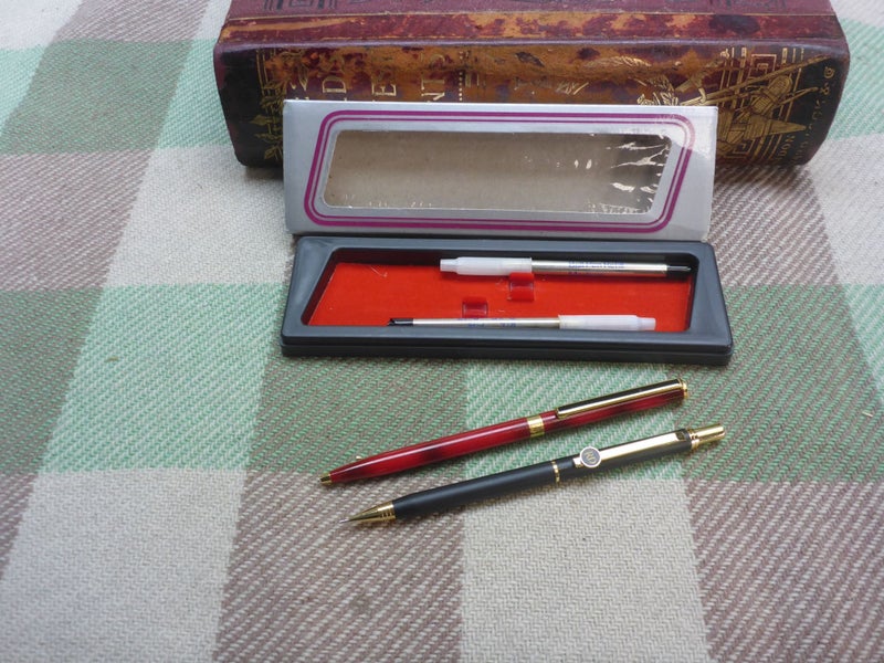 Awesome Vintage Boxed Readers Digest Ball Point Pen & Mechanical Pencil Set Carousel 1