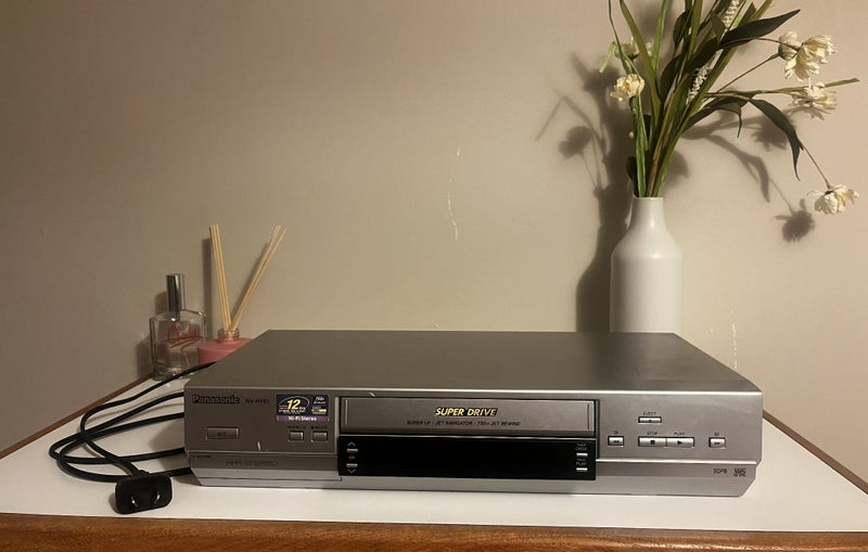 Panasonic NV-HV61GN Hi-Fi Stereo 6-head VHS recorder/player works great! Carousel 1