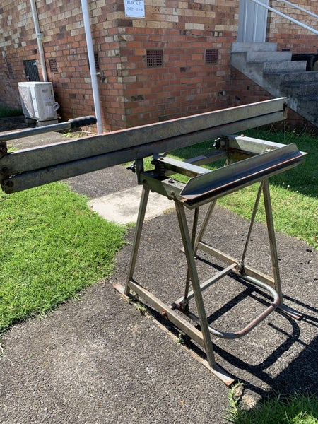 Metal roof tile bending machine. Carousel 1