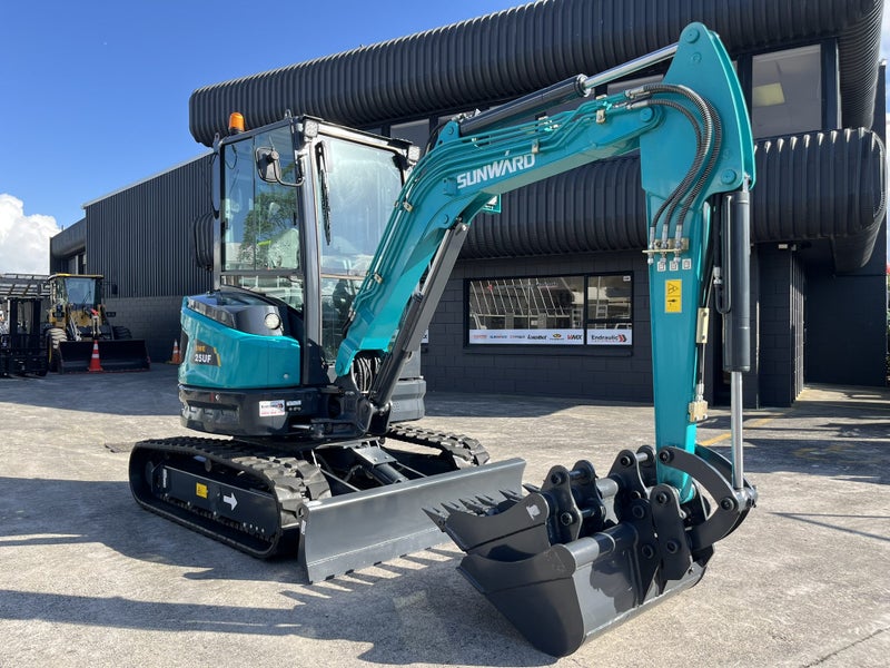 Sunward SWE25UF 2.5Ton Digger/Excavator Carousel 1