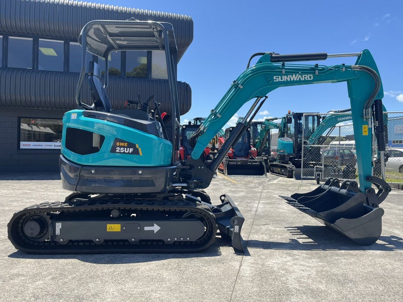Sunward SWE25UF 2.5Ton Digger/Excavator Carousel 2
