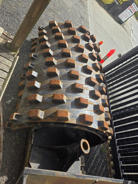 Vibratory Pad Foot Roller Shells Carousel 1
