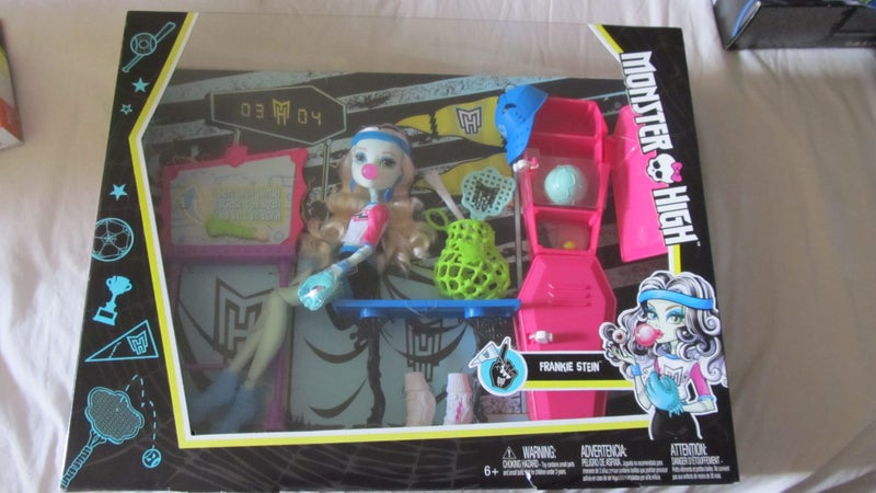 Monster High Frankie Stein Skulltimate Locker Room Carousel 1