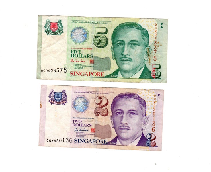 2 x 1999 SINGAPORE BANKNOTES | $5 and $2 Carousel 1
