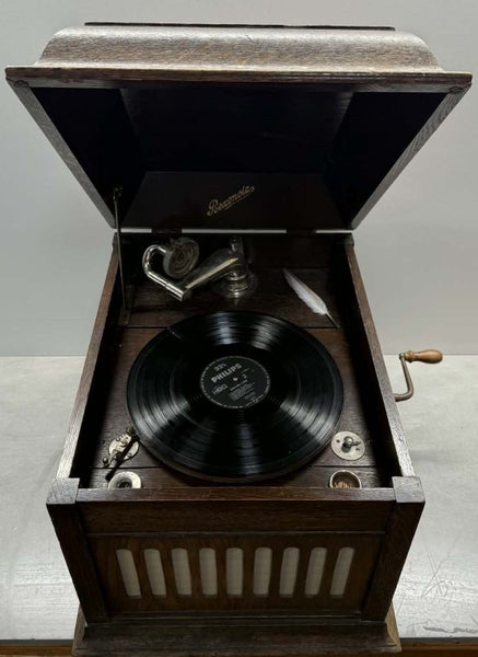 Rexonola Vintage Gramaphone "1916" Carousel 1