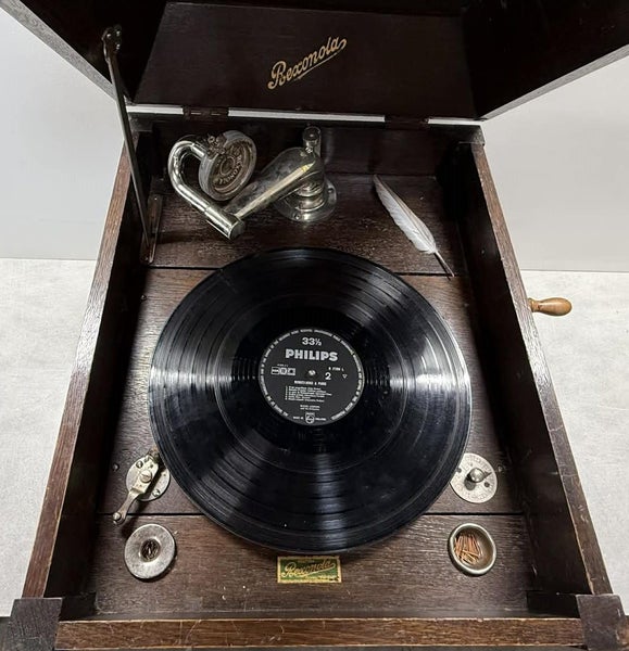 Rexonola Vintage Gramaphone "1916" Carousel 2