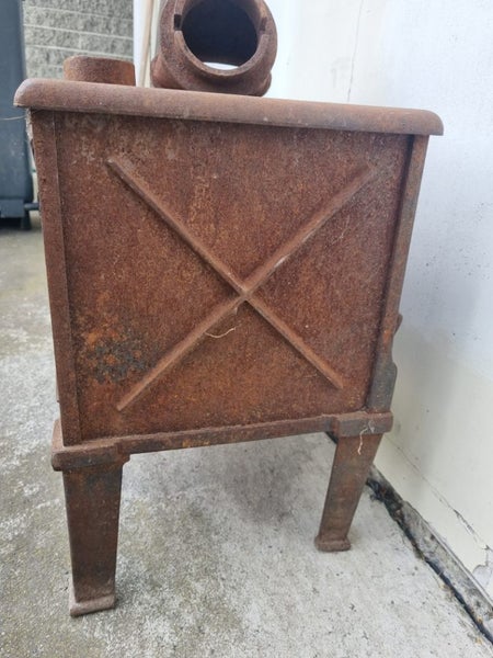 Antique King Glo "Little Big Heat" Potbelly Stove - Christchurch Made Carousel 11