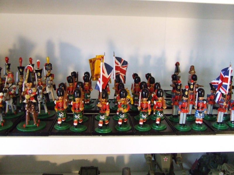 RED TOY ARMY Carousel 2