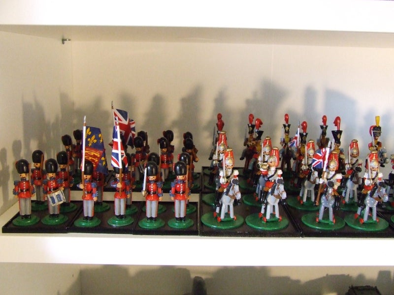 RED TOY ARMY Carousel 1