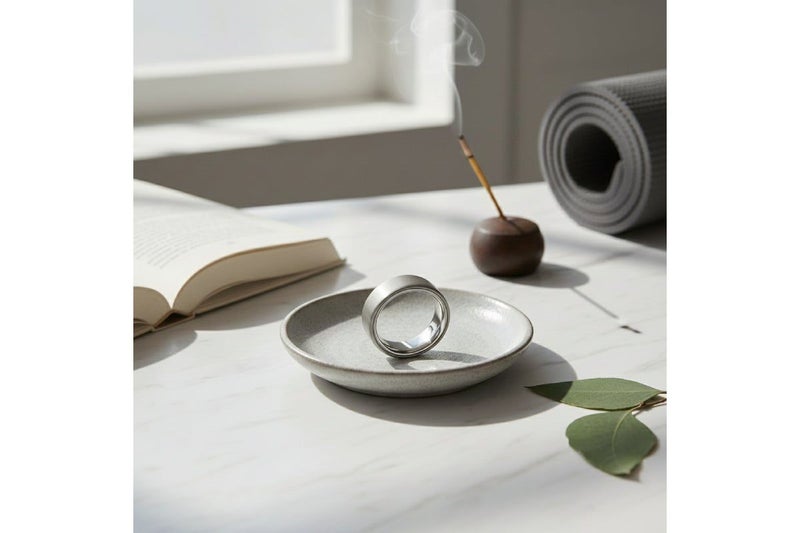 Oura Ring 4 (Brushed Silver, Size 5) Carousel 3