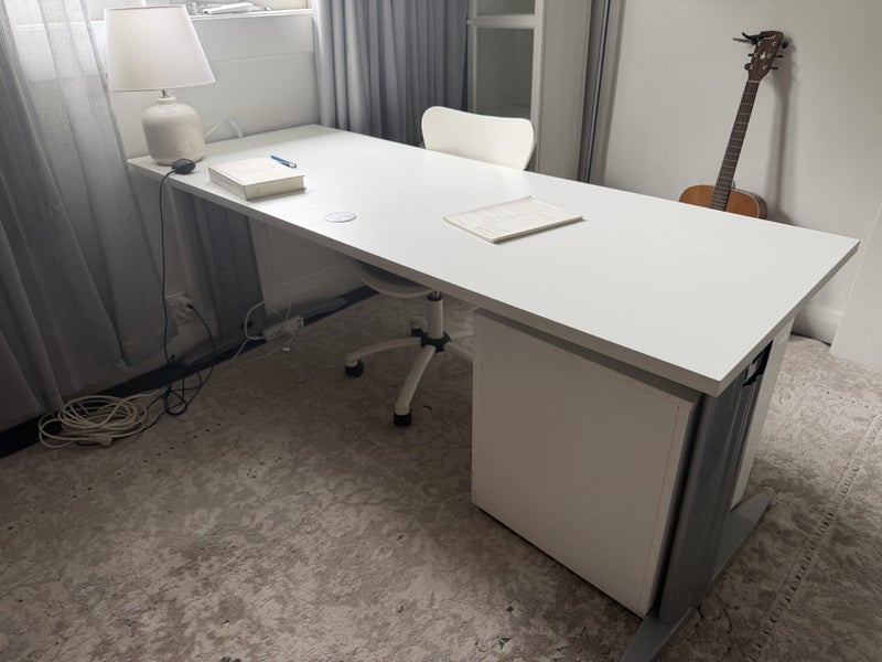 Computer desk Carousel 1