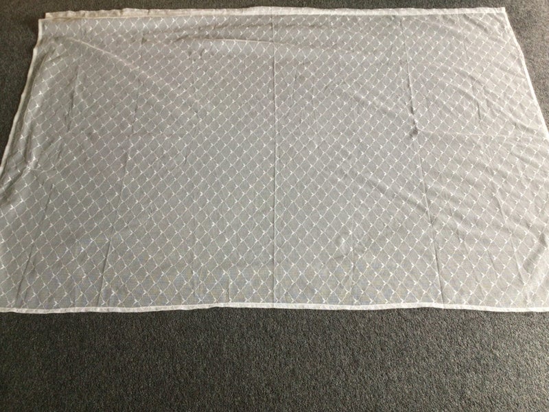 Net curtain Carousel 1