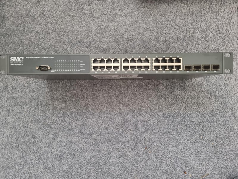SMC Tigerswitch 24 port Gigabit Managed Ethernet Switch Carousel 1