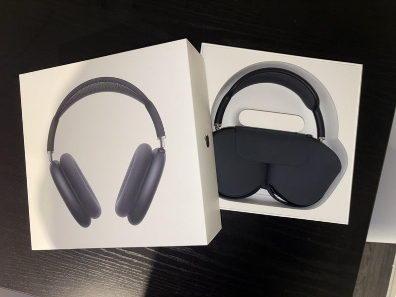 AirPods Max – Midnight (Only worn a couple of times!) Carousel 1