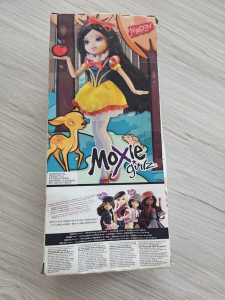 Moxie Snow White Doll Carousel 2