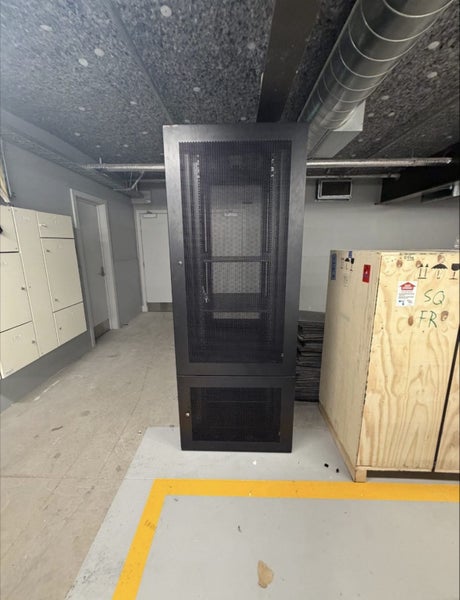 Dynamix Cabinet 45RU Carousel 1