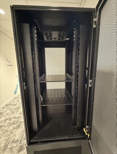 Dynamix Cabinet 45RU Carousel 2