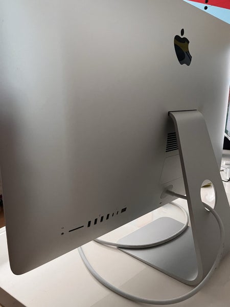Apple iMac 27” 5K (Intel) 2020. 6-core i5 / 16GB / 256GB SSD / Radeon Pro 5300 Carousel 4