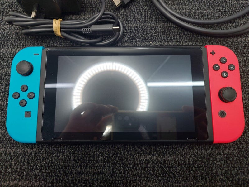 NINTENDO Switch Console (HAC-001(01) + Dock + Charger Carousel 2