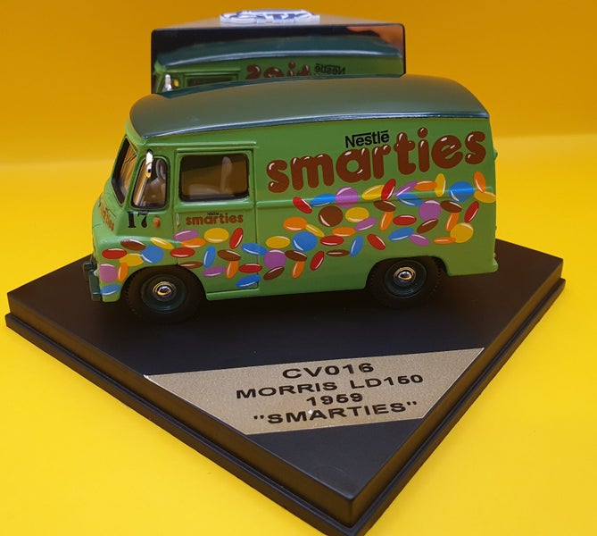 VITESSE CITY - MORRIS LD150 VAN IN STUNNING SMARTIES LIVERY - 1/43 Carousel 1