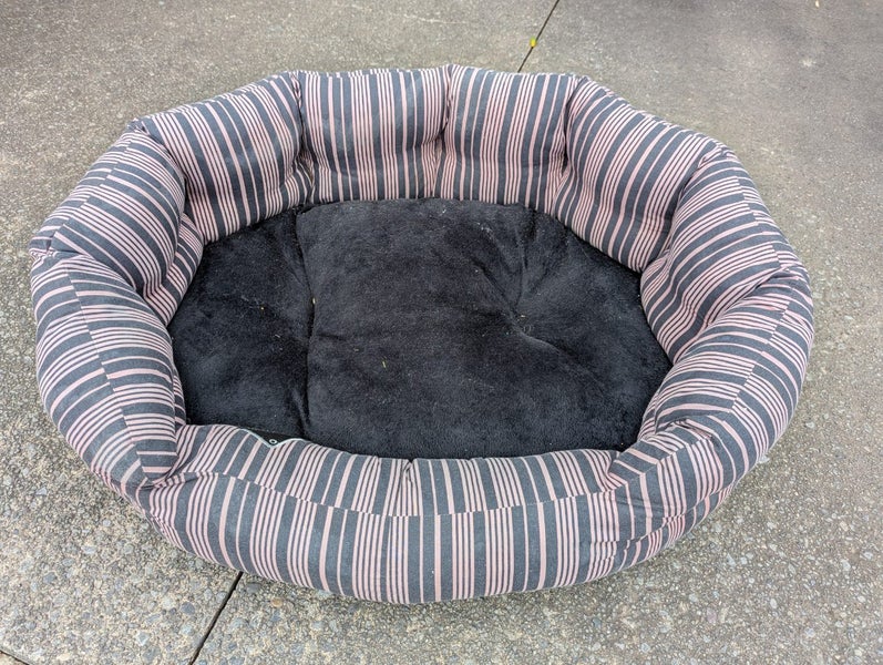 Cat or small dog bed Carousel 1