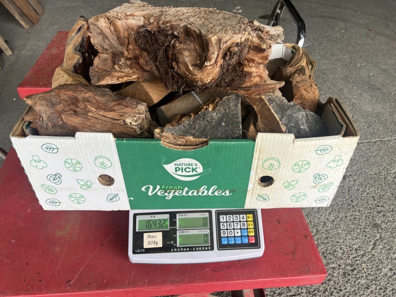 One Lot of Solid Ancient Swamp Kauri Offcuts Carousel 1