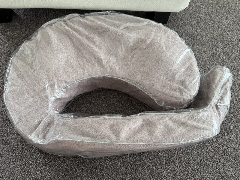 My Brest Friend Deluxe Breastfeeding Pillow - In Great Condition Carousel 1