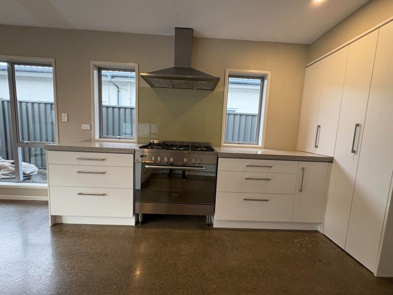 Complete Kitchen with Appliances - #4804. Carousel 1