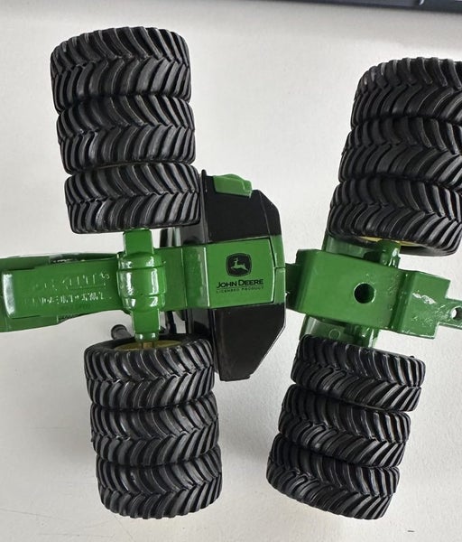 JOHN DEERE Ertl Die cast&plastic Tractor 1:64, 4WD with Triples, mini tractor, Carousel 2