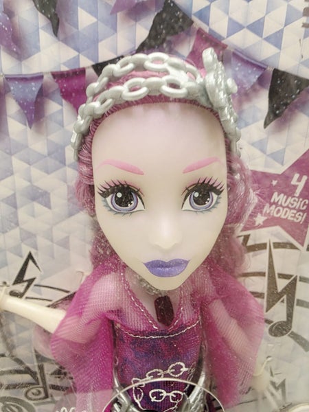 ML - 2015 - Ari Hauntington Singing Popstar Doll - SEALED & NRFB Carousel 2