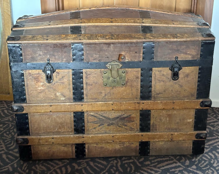 Vintage Steamer Trunk Carousel 2