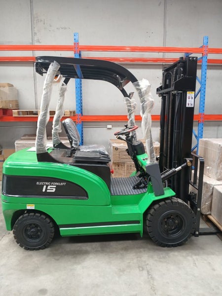 Forkhoist 1.5 tonne. Near New. Carousel 1