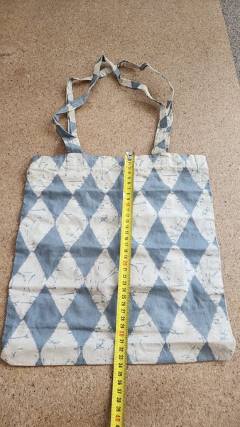 Beeswax Cloth Tote – Unique Pattern, 34 x 33cm – Great Condition Carousel 2