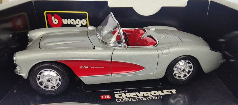 Burago. 1:18 scale. 1957 CHEVROLET Corvette Carousel 1