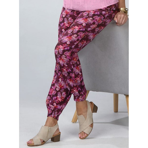The photo isn't great but these pants are! Size 10 - Berry Hibiscus Carousel 1